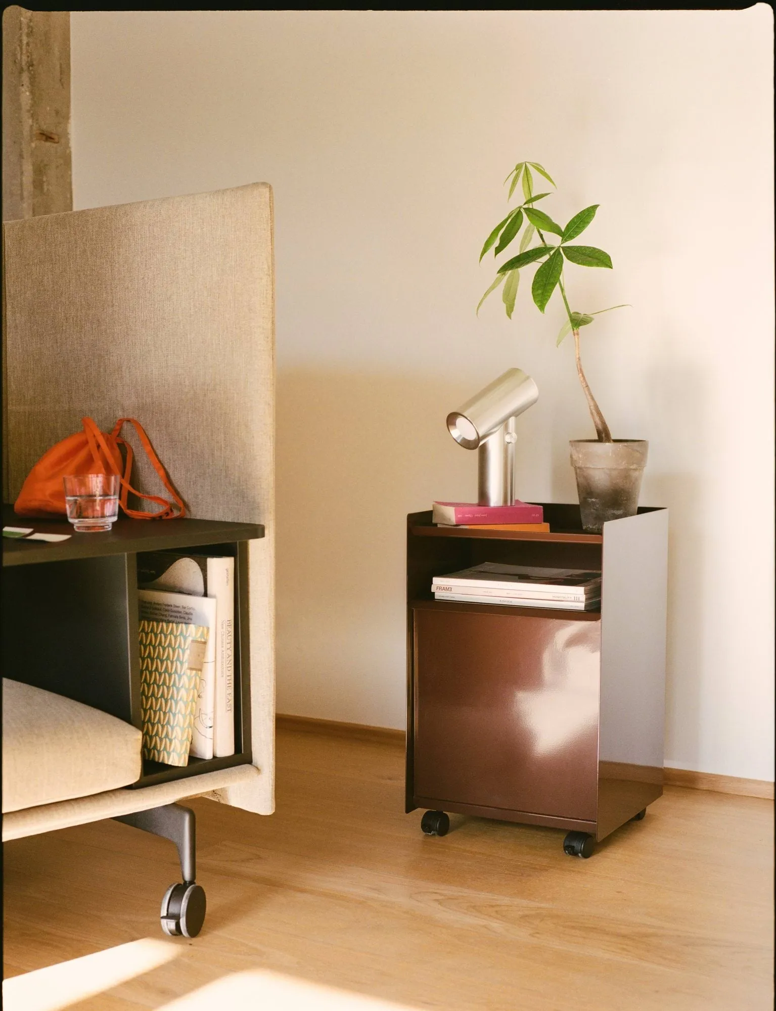 Beam portable table lamp, Aluminium, 26.2 cm Muuto