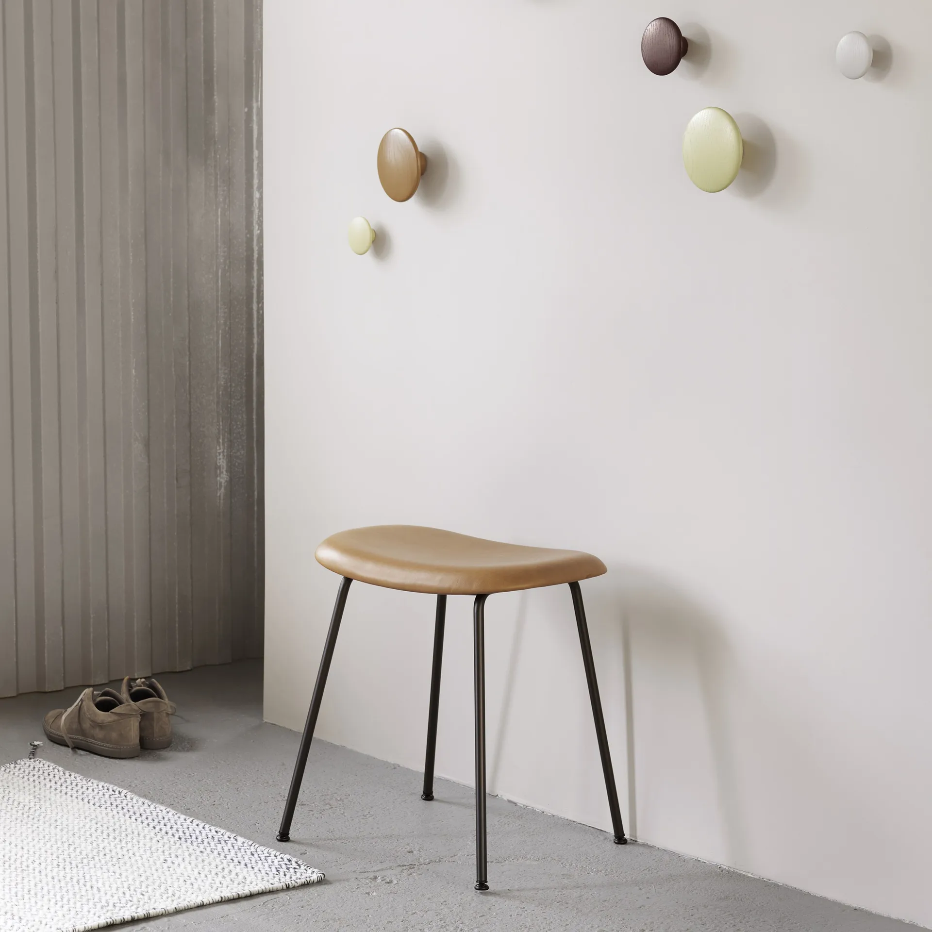 Fiber stool, Natural white, oak legs Muuto