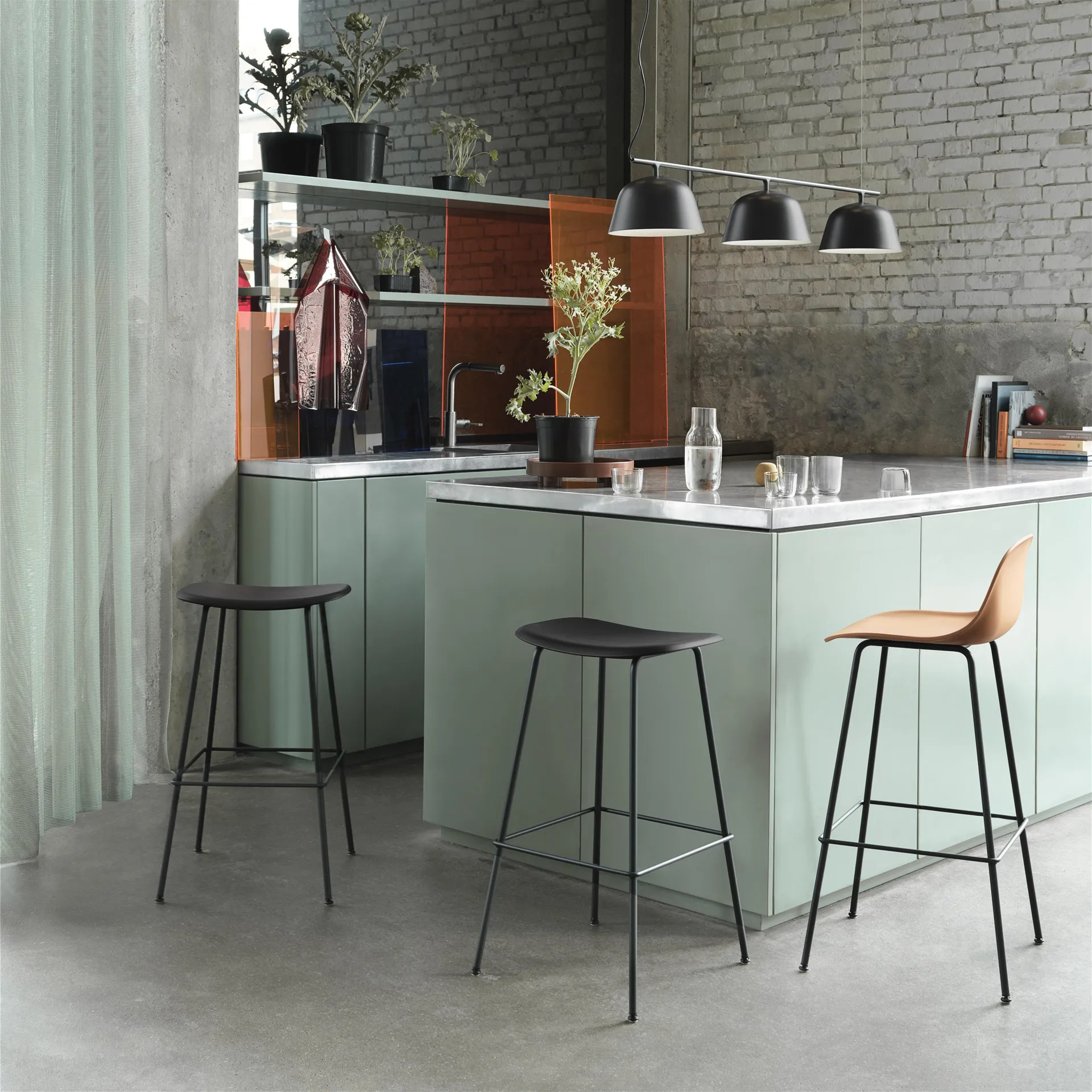 Fiber Tube Bar Chair With Back Rest 65 Cm, Ochre-Black (plastic) Muuto