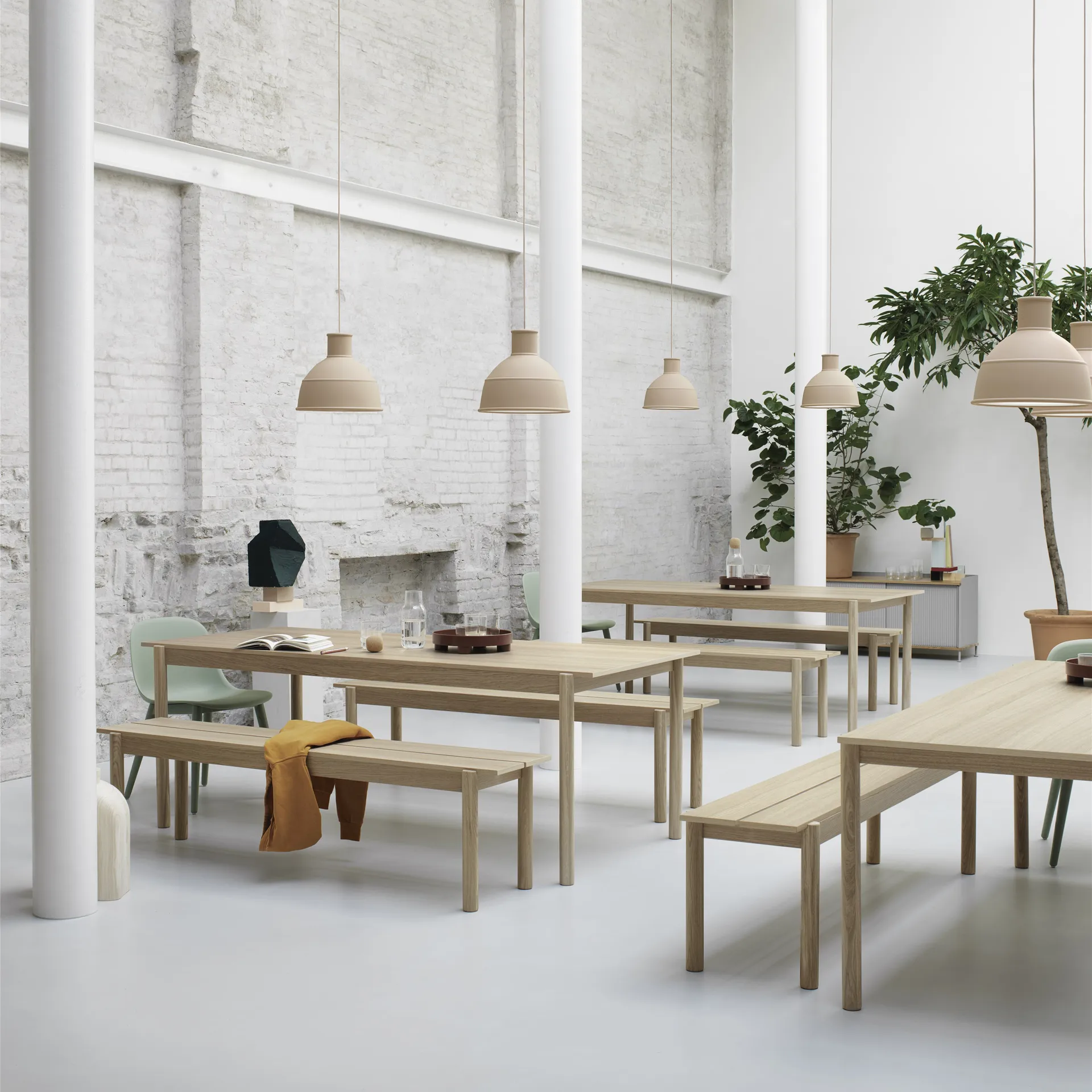 Linear bench, oak, 33.5 cm Muuto
