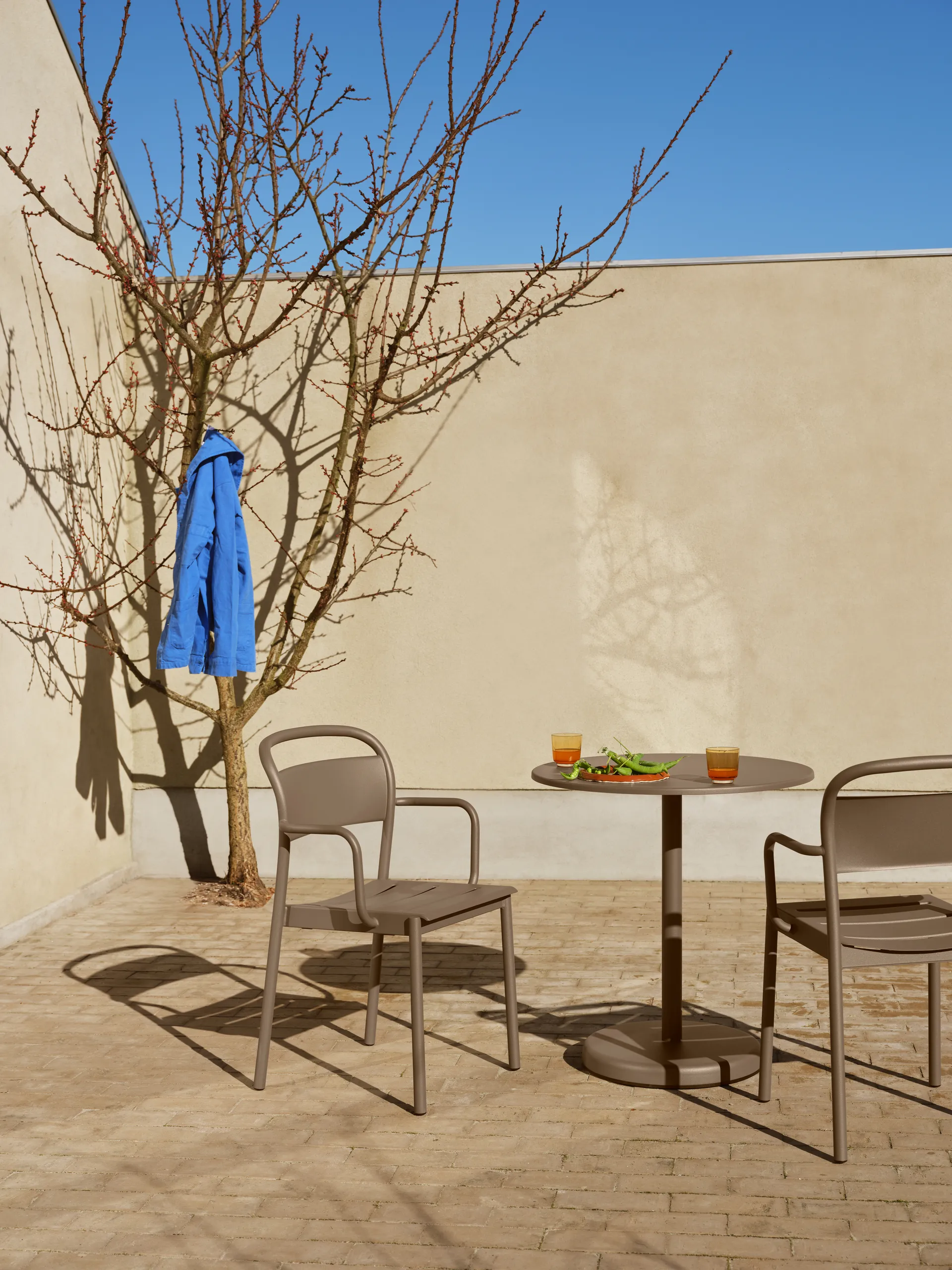 Linear steel armchair, Taupe Muuto