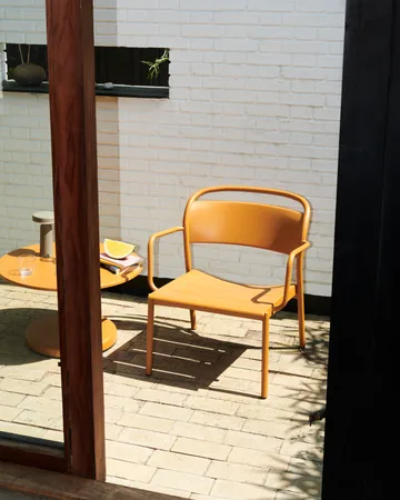 Linear Steel lounge armchair - Burnt orange - Muuto