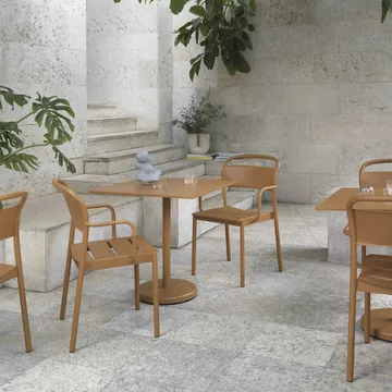 Linear steel table 70x70 cm - Burnt orange - Muuto