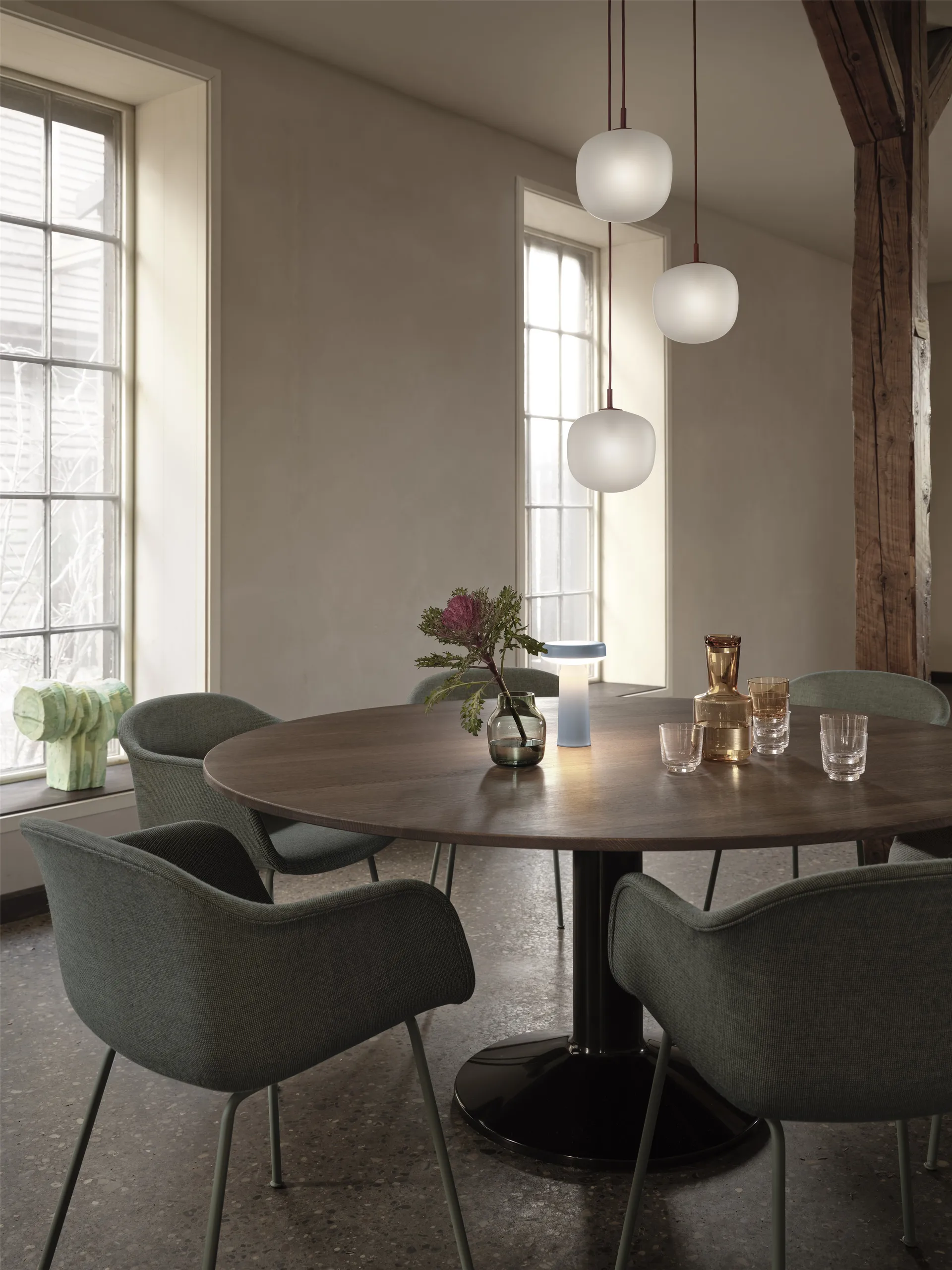 Midst pedestal table, Dark oiled oak-black, Ø160 cm Muuto