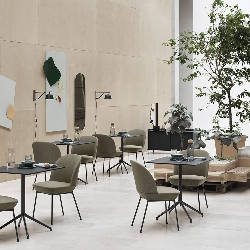 Oslo side chair fabric upholstered, Ocean 21-Anthracite black Muuto
