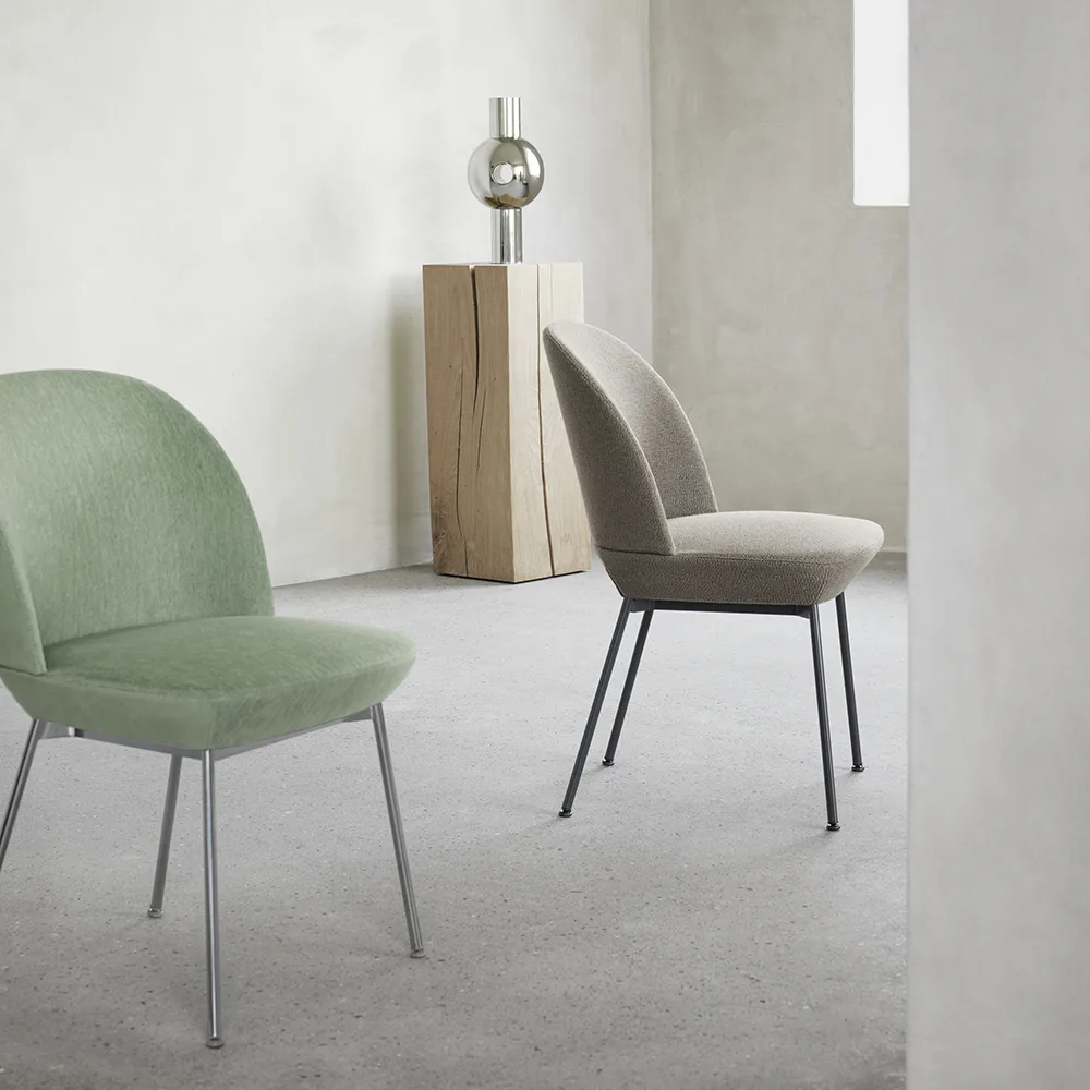 Oslo side chair fabric upholstered, Ocean 80-Anthracite black Muuto