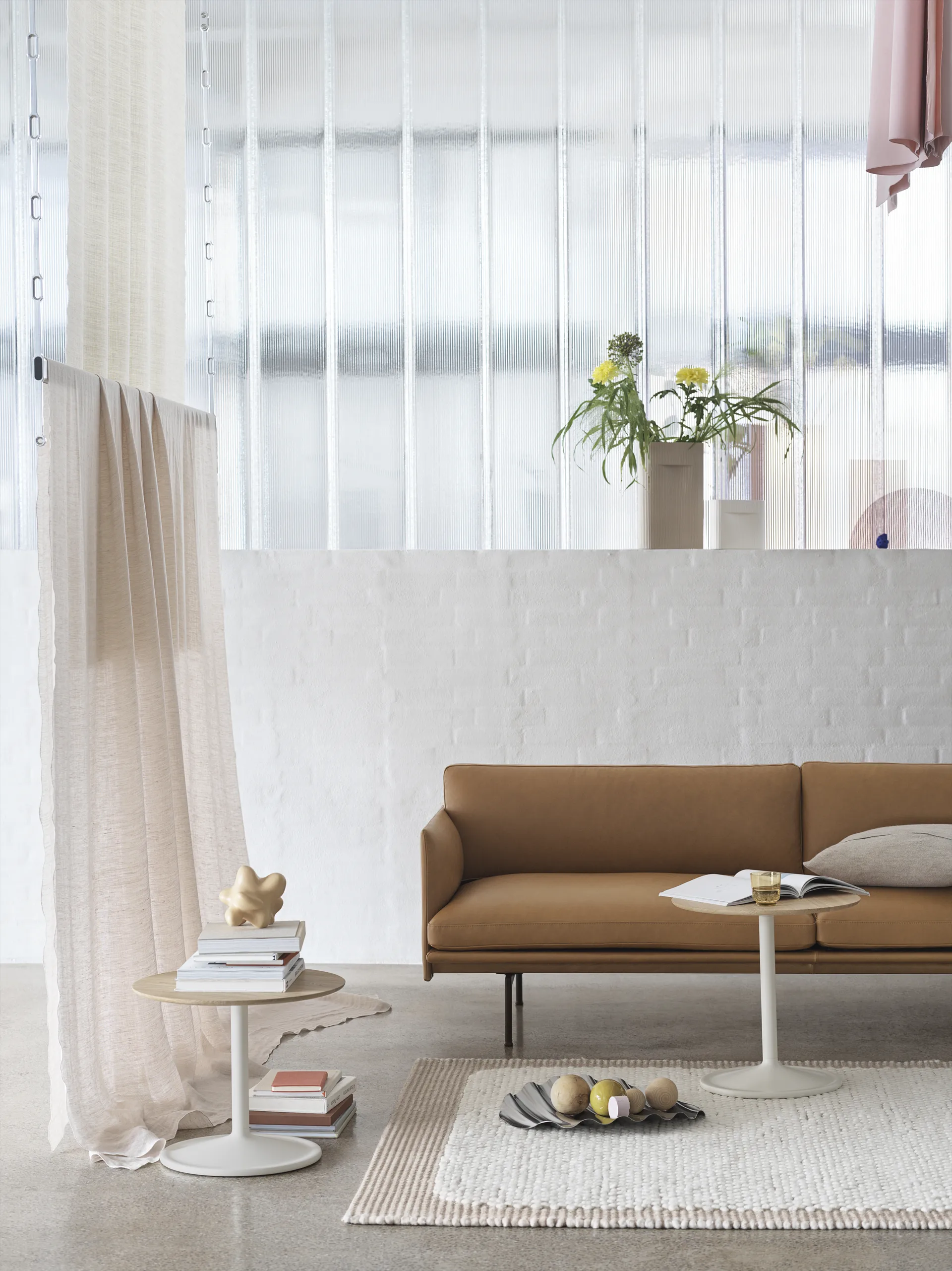 Outline 3-seater sofa leather, Grace leather Camel-black legs Muuto