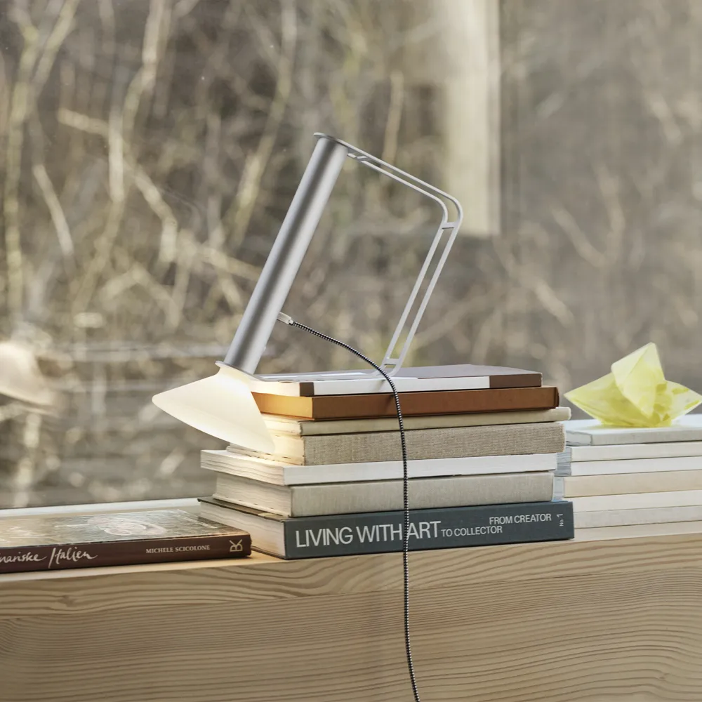 Piton Portable table lamp, Black Muuto