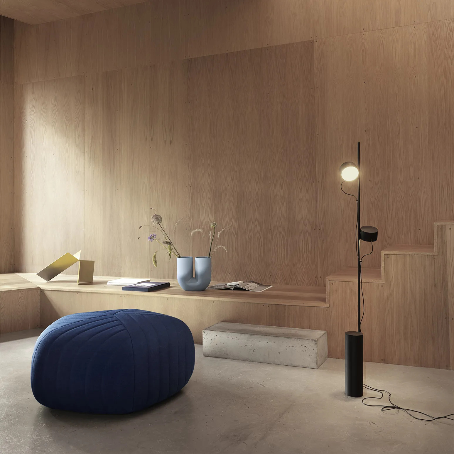 Post floor lamp, Black Muuto