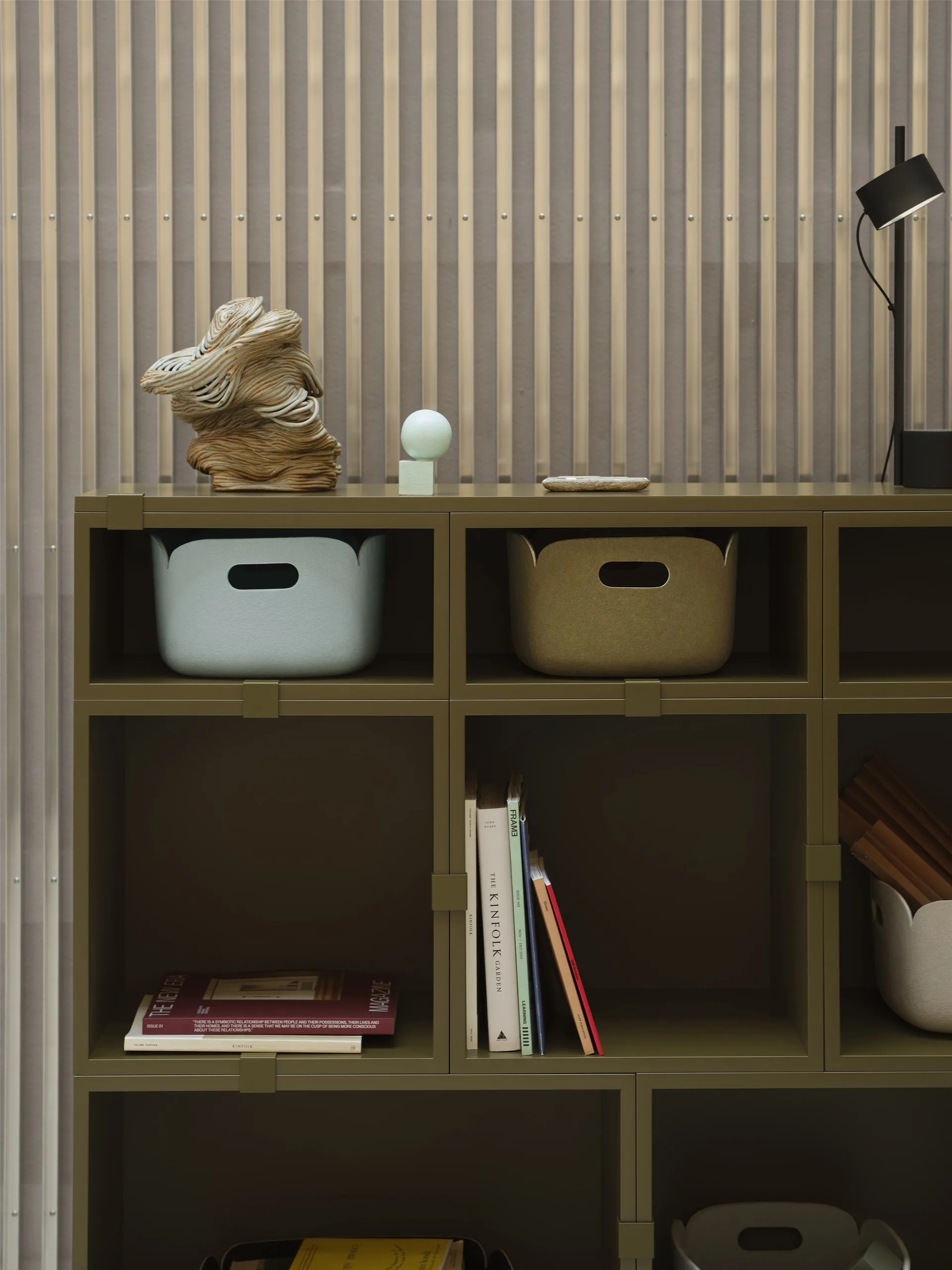 Post table lamp, Black Muuto