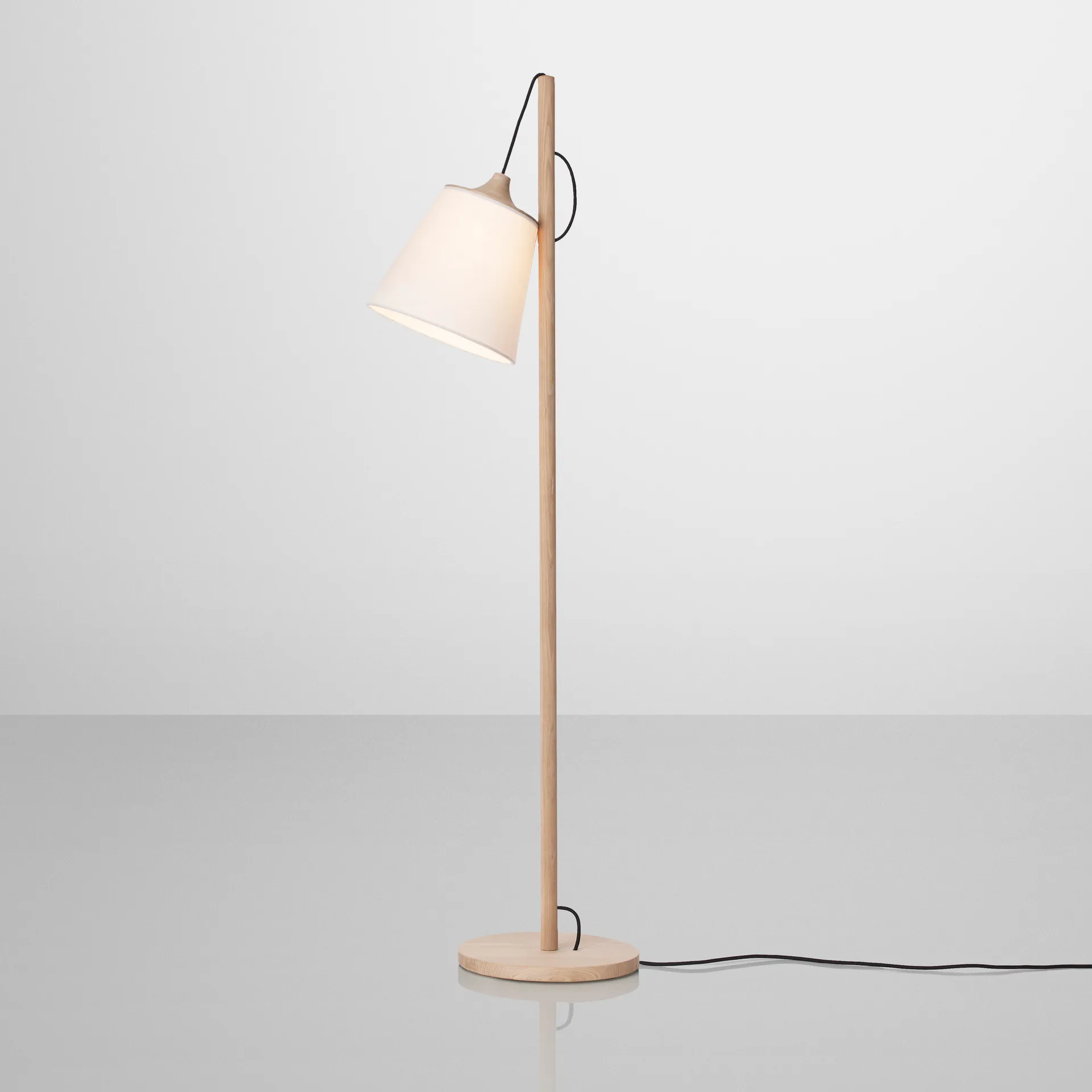 Pull floor lamp, white Muuto