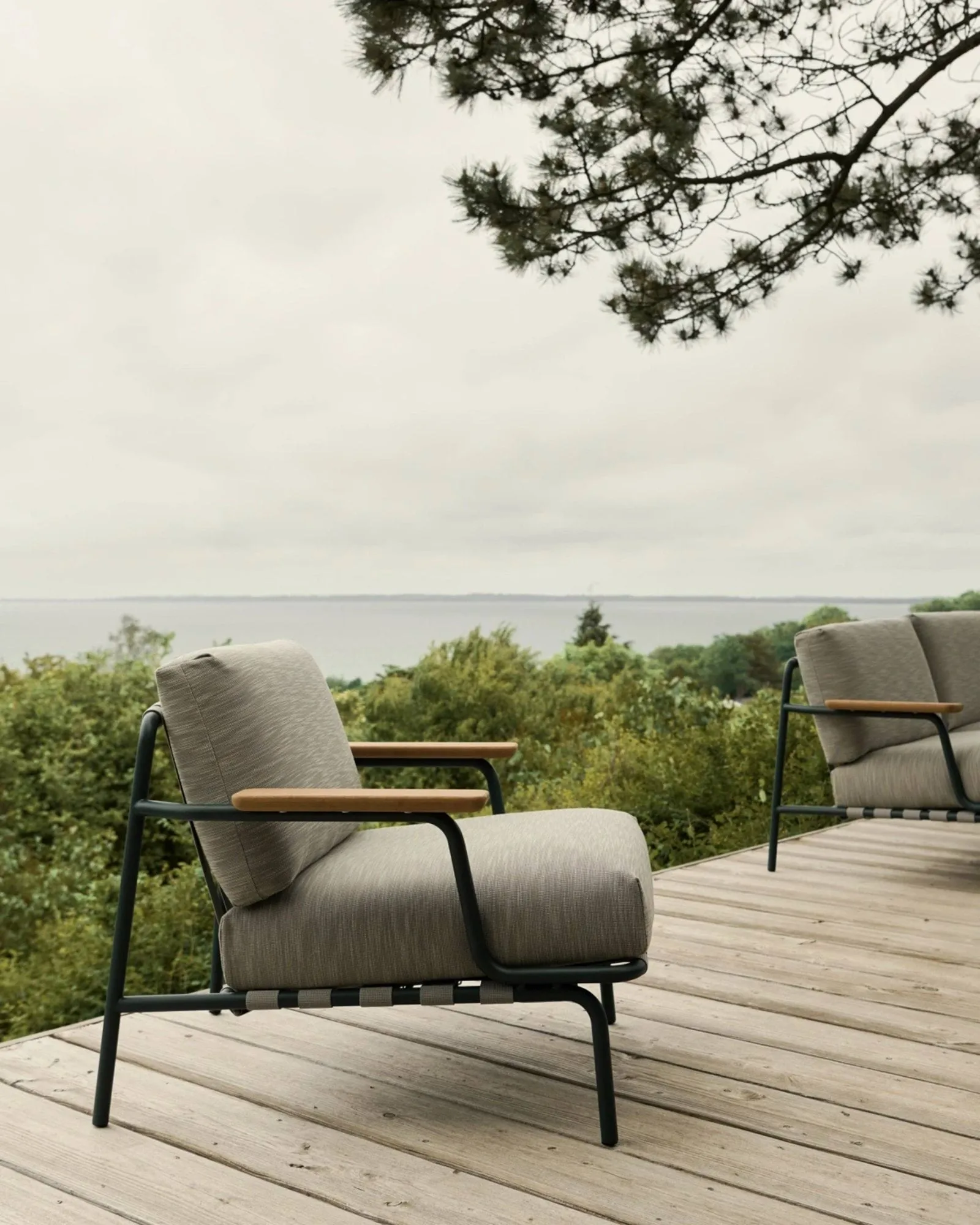 Settle lounge chair, Ribbed Weave 2 Dark green Muuto