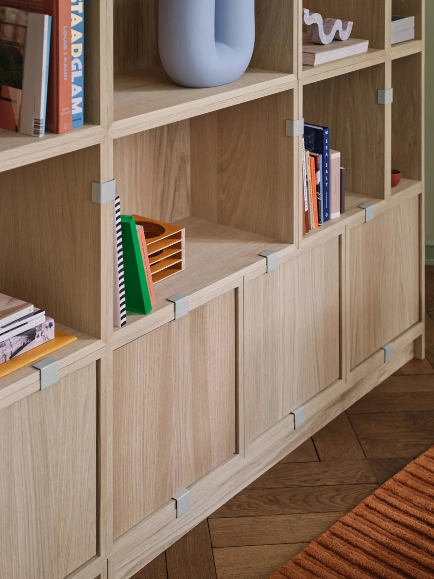 Stacked 2.0 shelving with back plate, large, oak Muuto