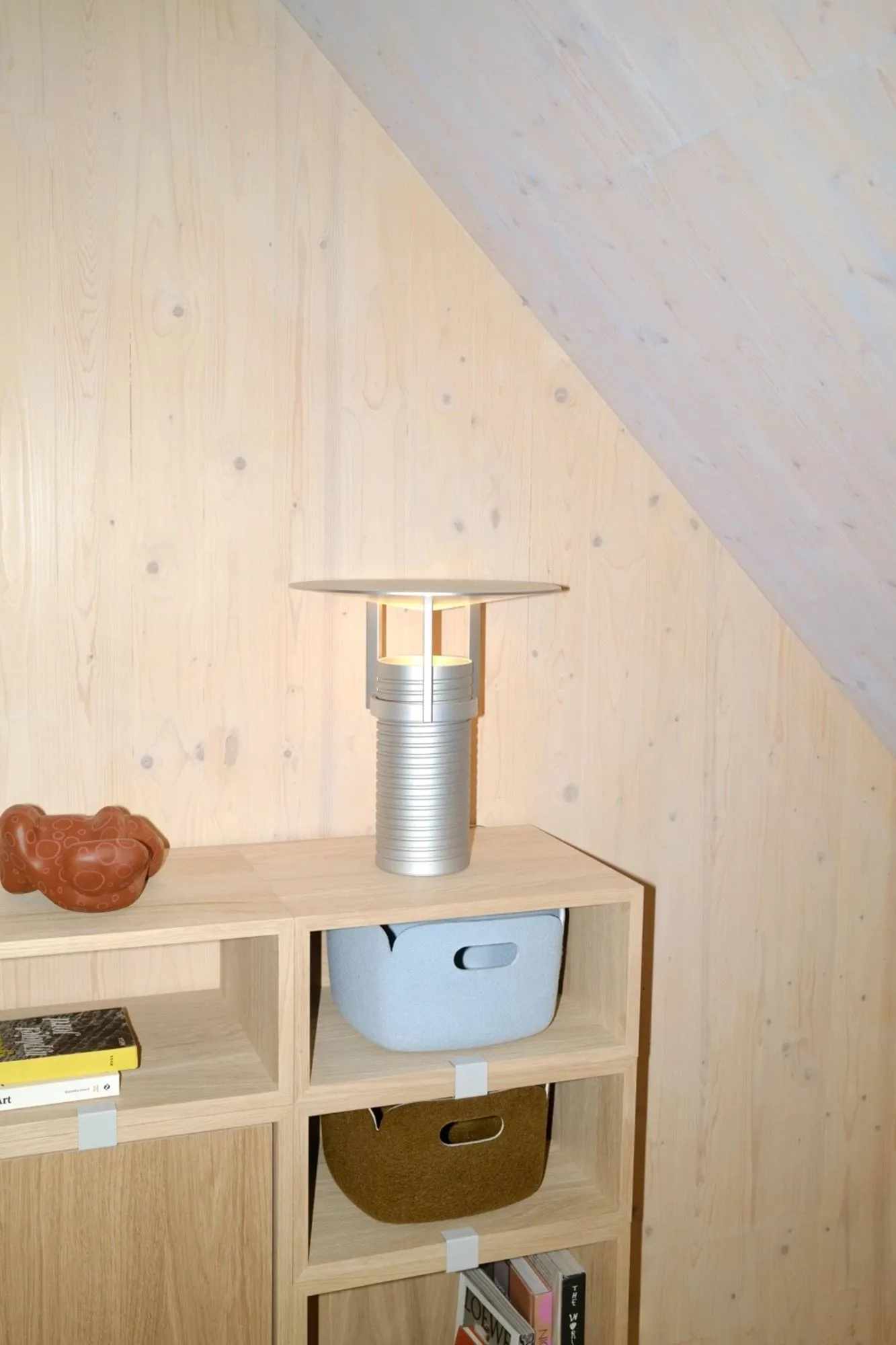 Stacked 2.0 shelving with back plate, small, oak Muuto