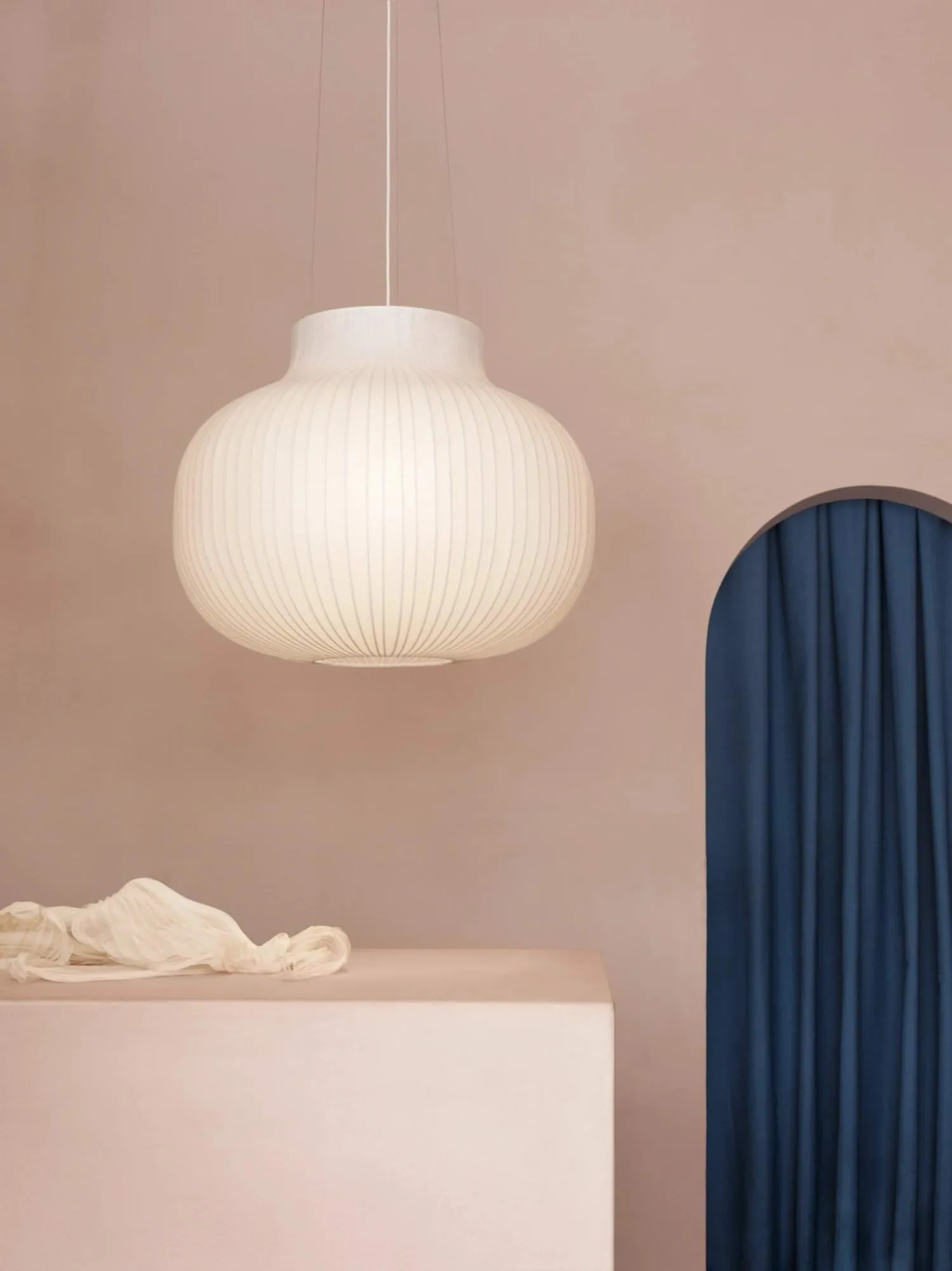 Strand ceiling lamp close, 60 cm Muuto