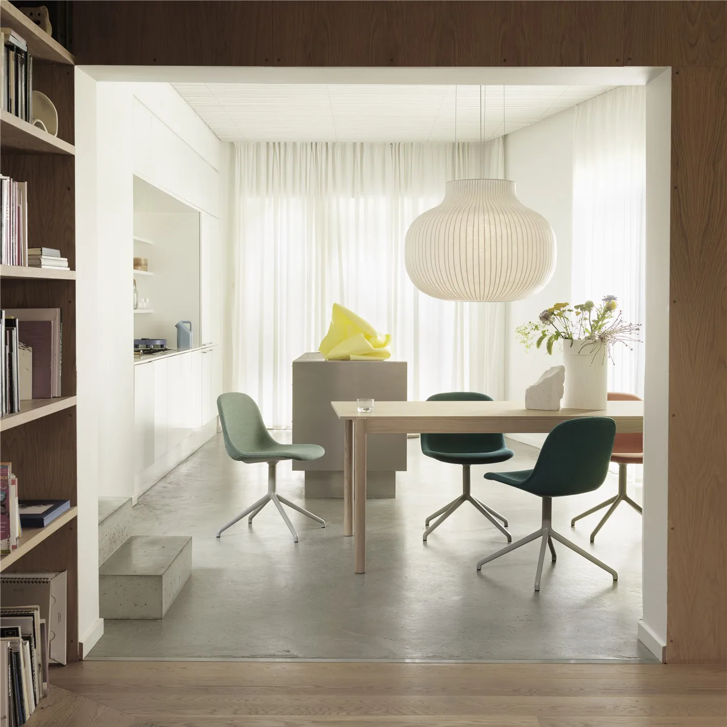 Strand ceiling lamp close, 80 cm Muuto
