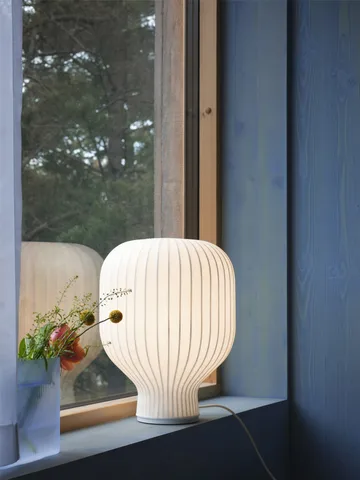 Strand table lamp 59 cm - White - Muuto