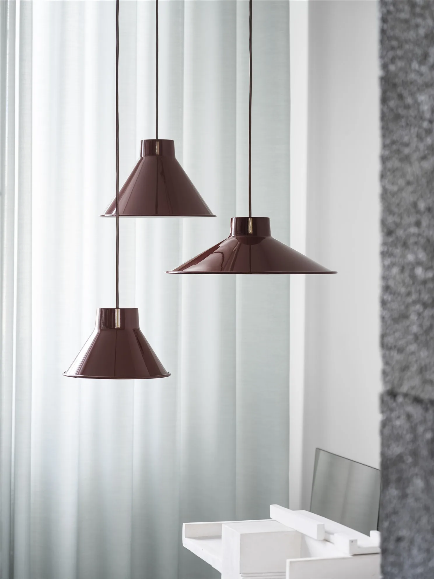 Top ceiling lamp Ø36 cm, Deep red Muuto