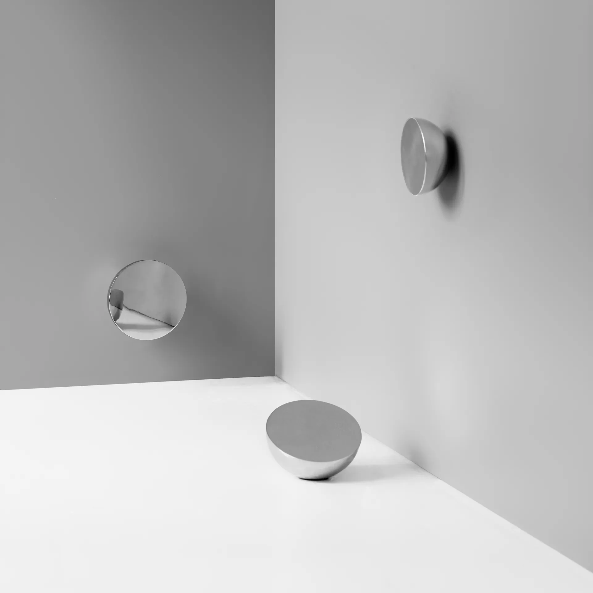Aura wall mirror large, Stainless steel New Works