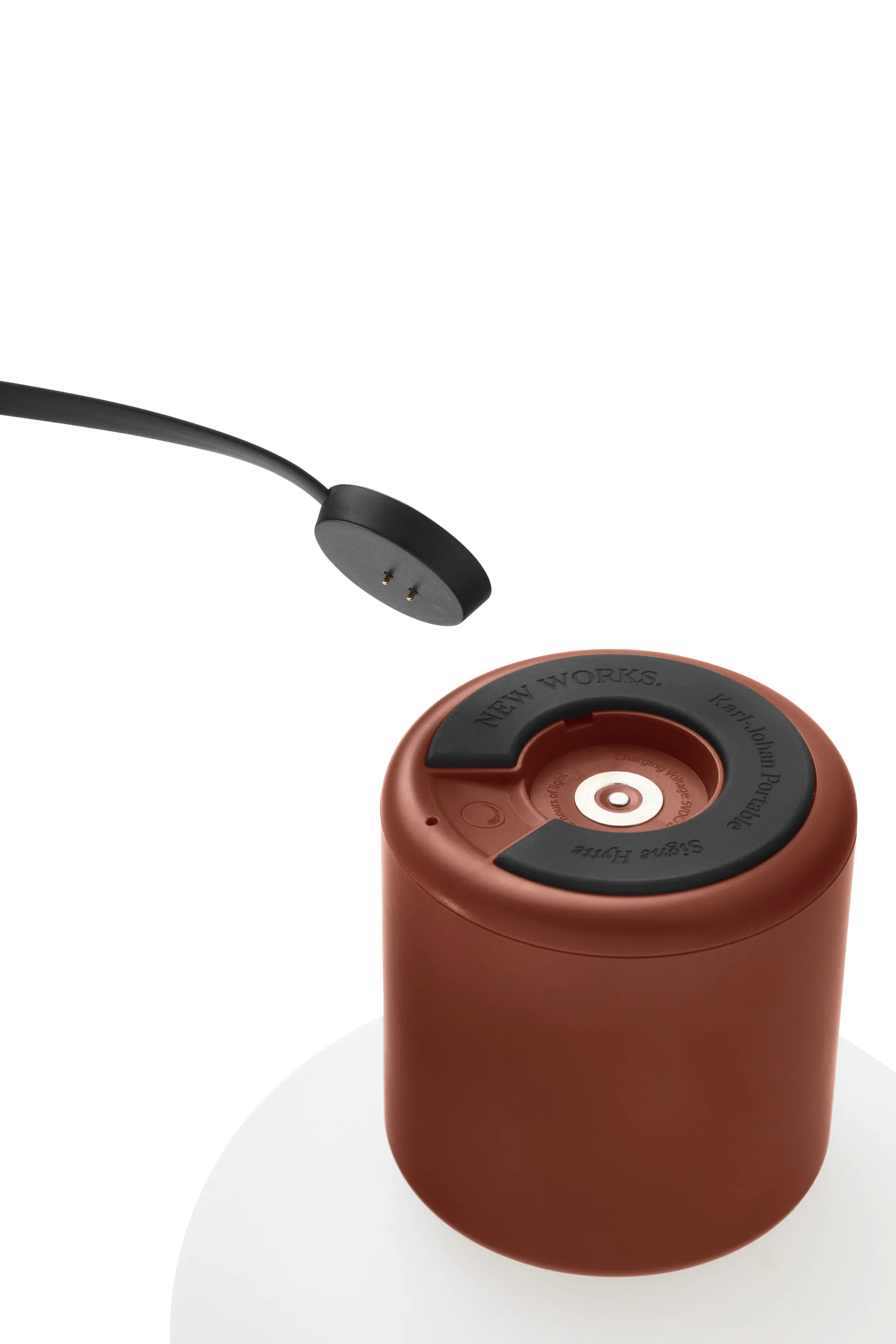 Karl-Johan table lamp portable, Earth red New Works