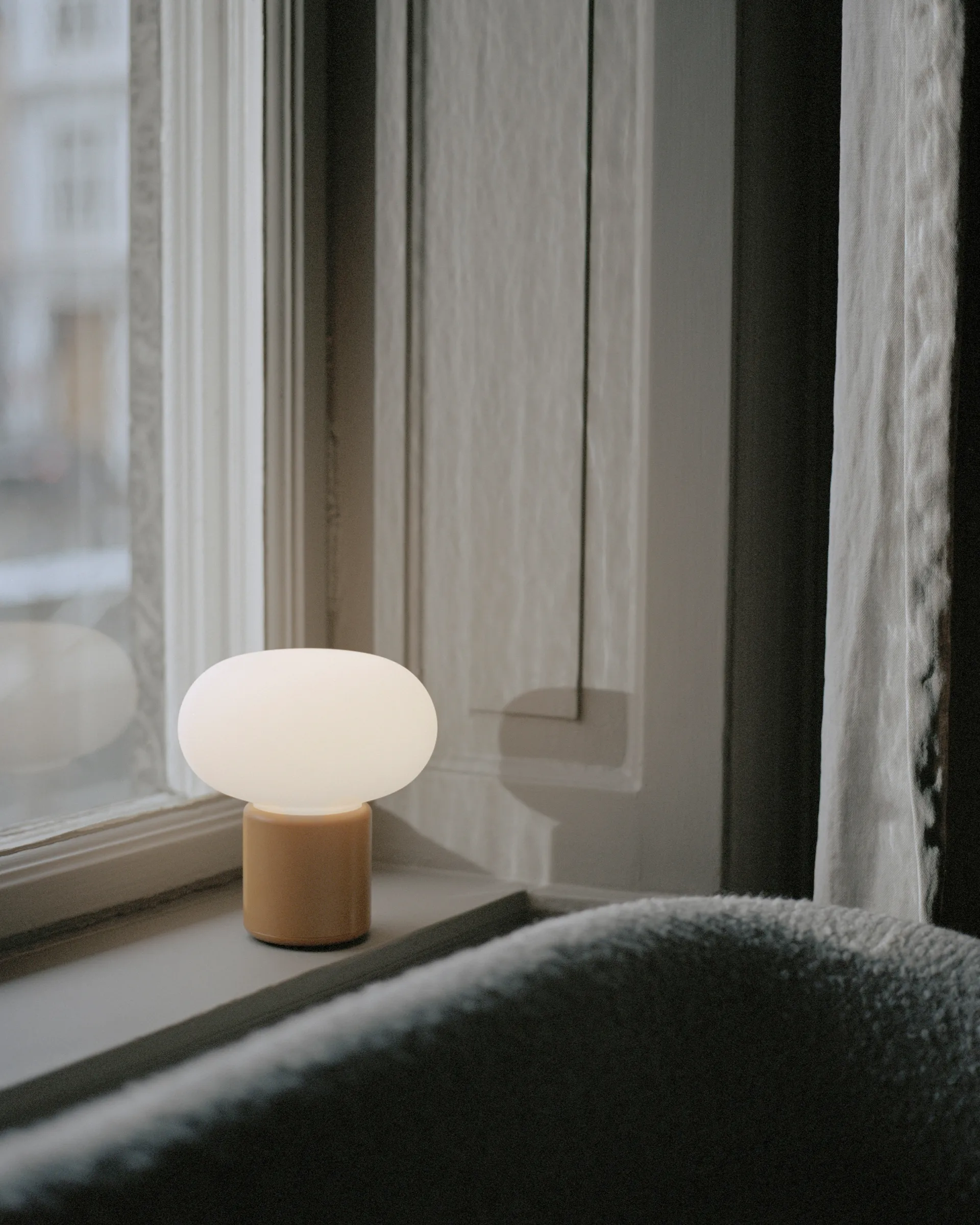 Karl-Johan table lamp portable, Ochre yellow New Works