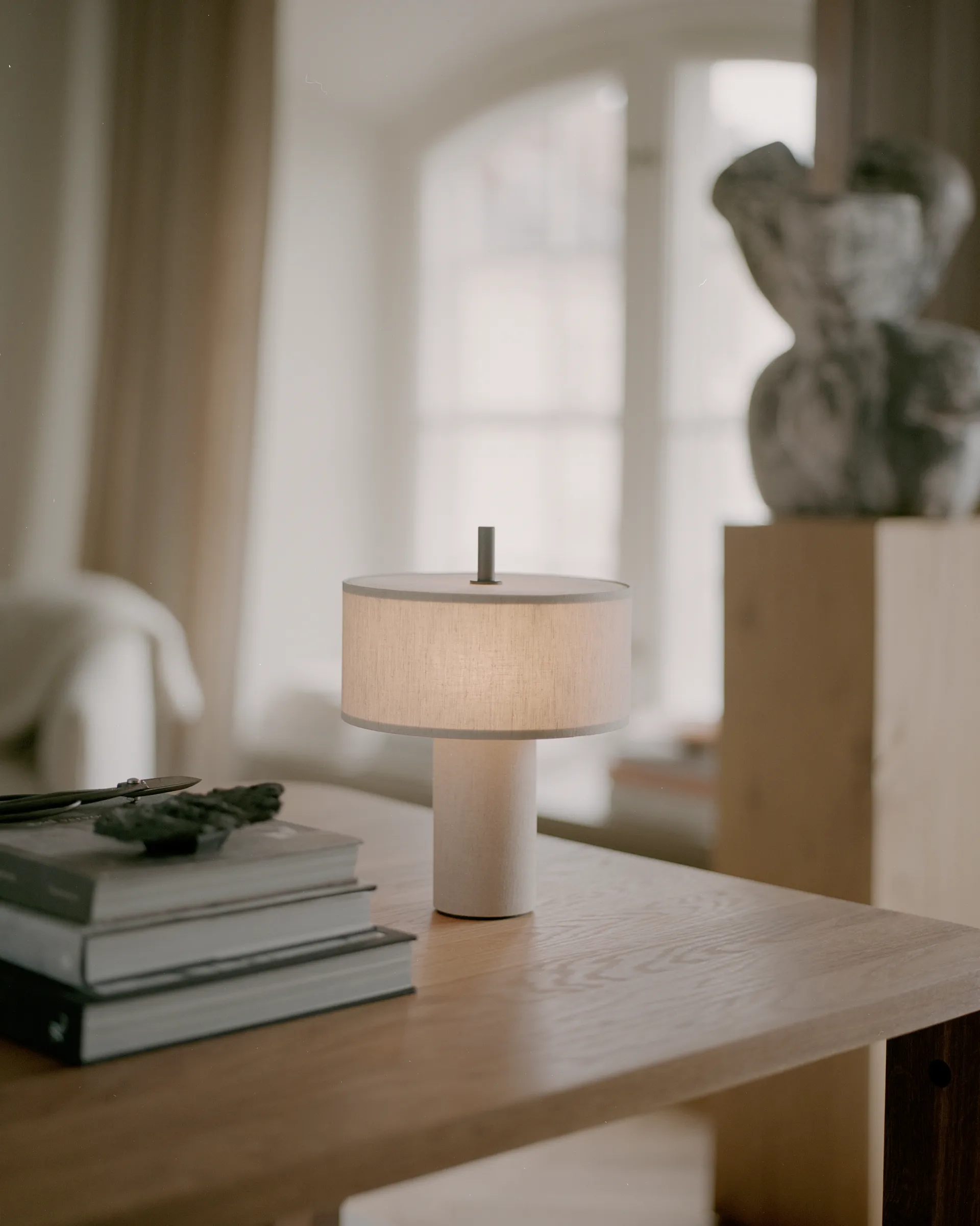 Margin portable table lamp, Beige New Works