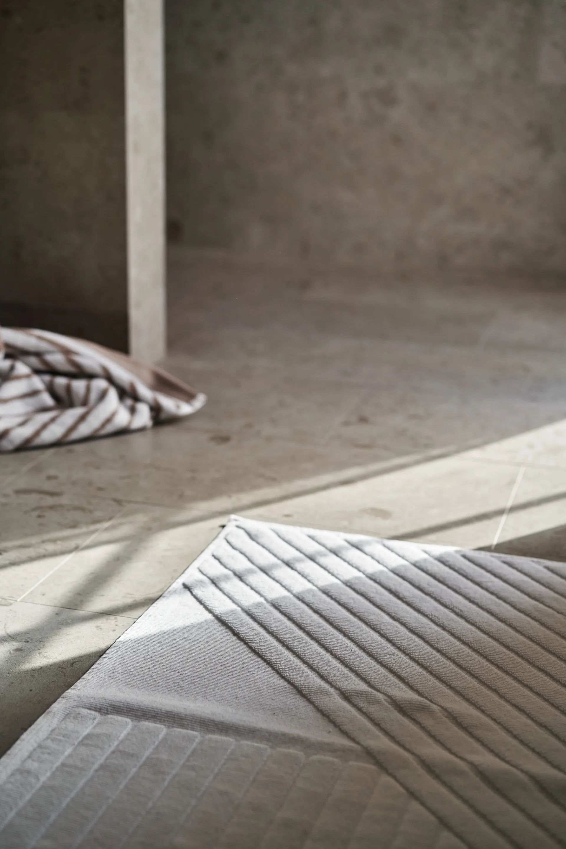 Stripes bath mat 50x90 cm, White NJRD