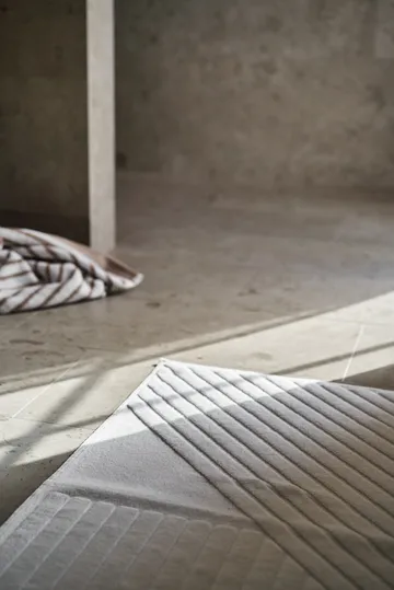 Stripes bath mat 50x90 cm - White - NJRD