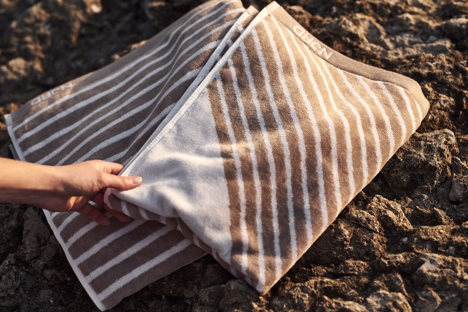 Stripes towel 50x70 cm, Beige NJRD