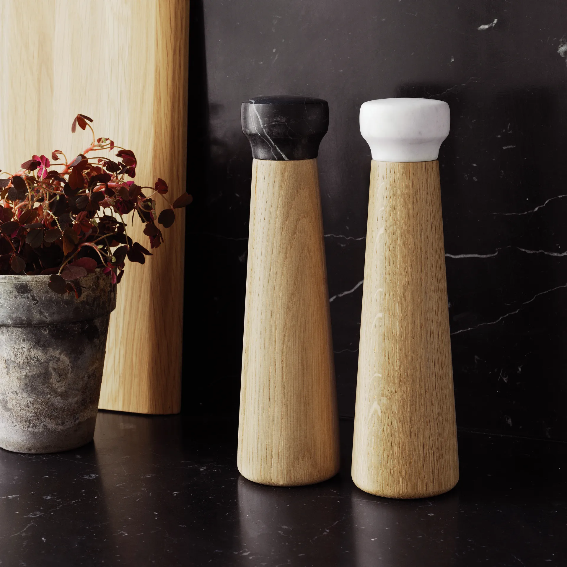 Craft salt mill oak-white marble, large Normann Copenhagen