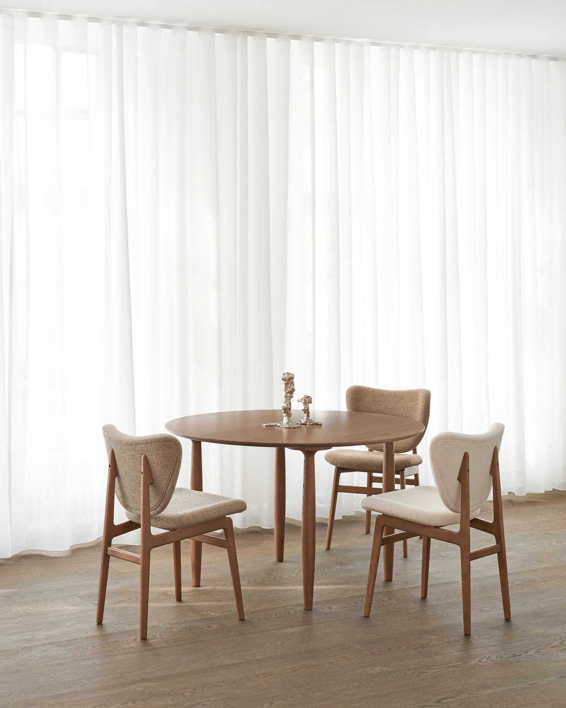 Oku dining table, Dark smoked oak, Ø120 cm NORR11