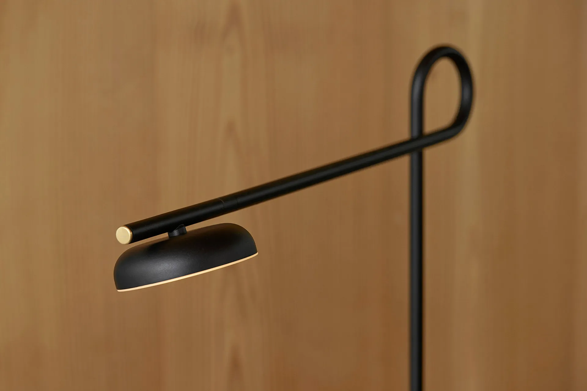 Salto floor lamp, Black Northern