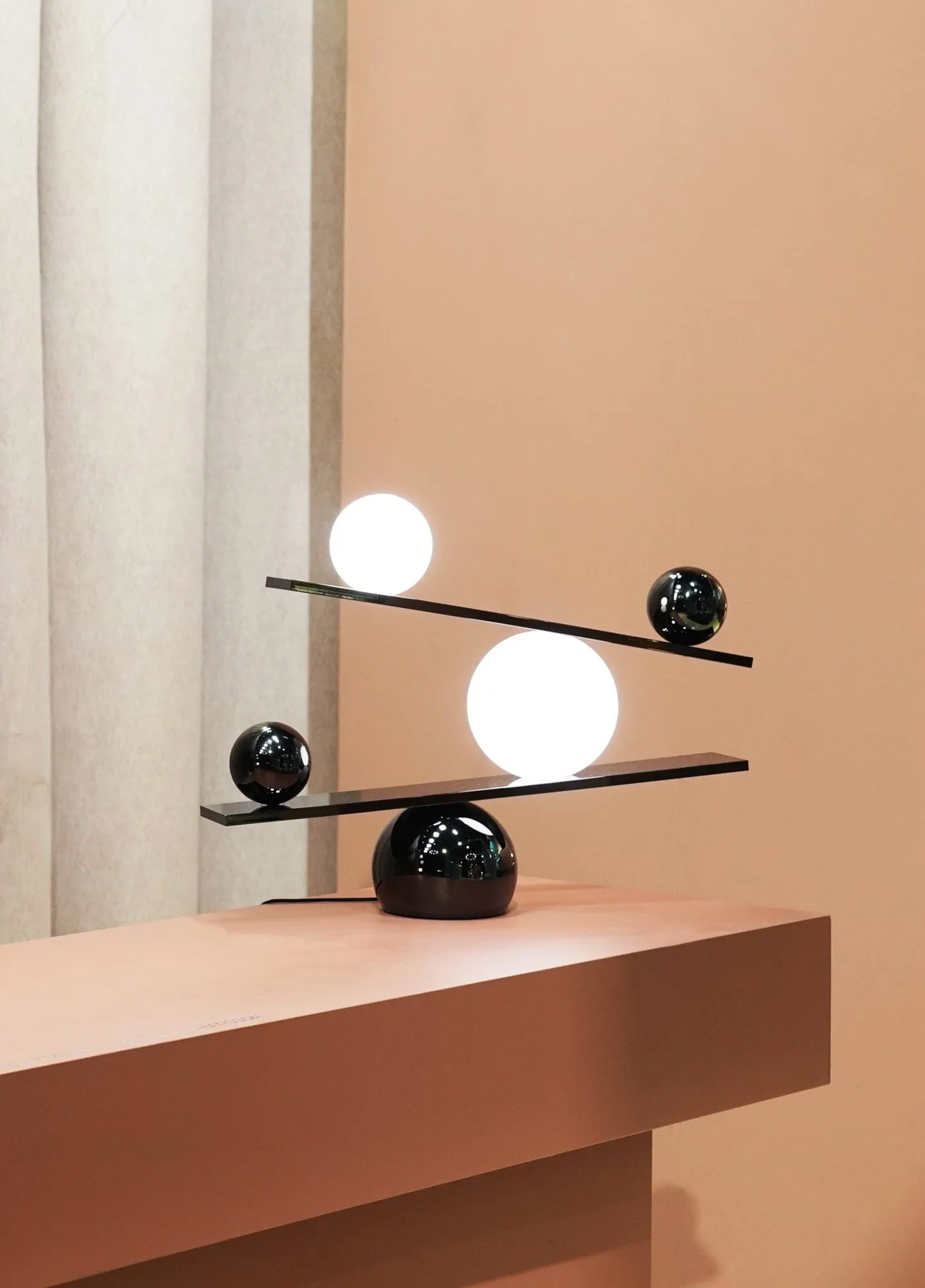 Balance table lamp, Black, v2 Oblure