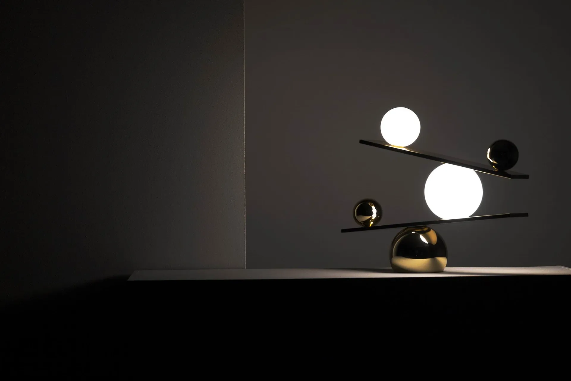 Balance table lamp, Brass, v2 Oblure