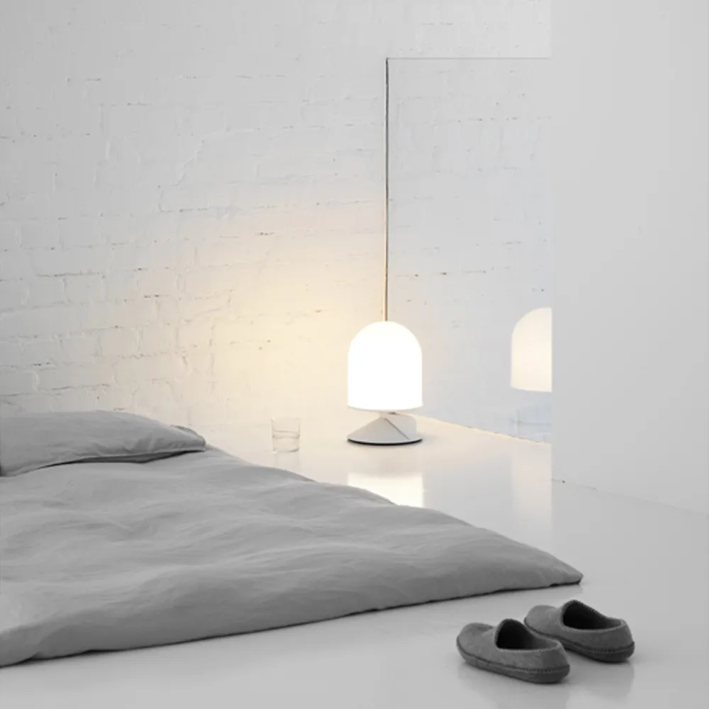 Vinge table lamp, Rowanberry, opal glass Örsjö Belysning