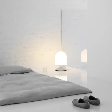 Vinge table lamp - white structure with white cable - Örsjö Belysning