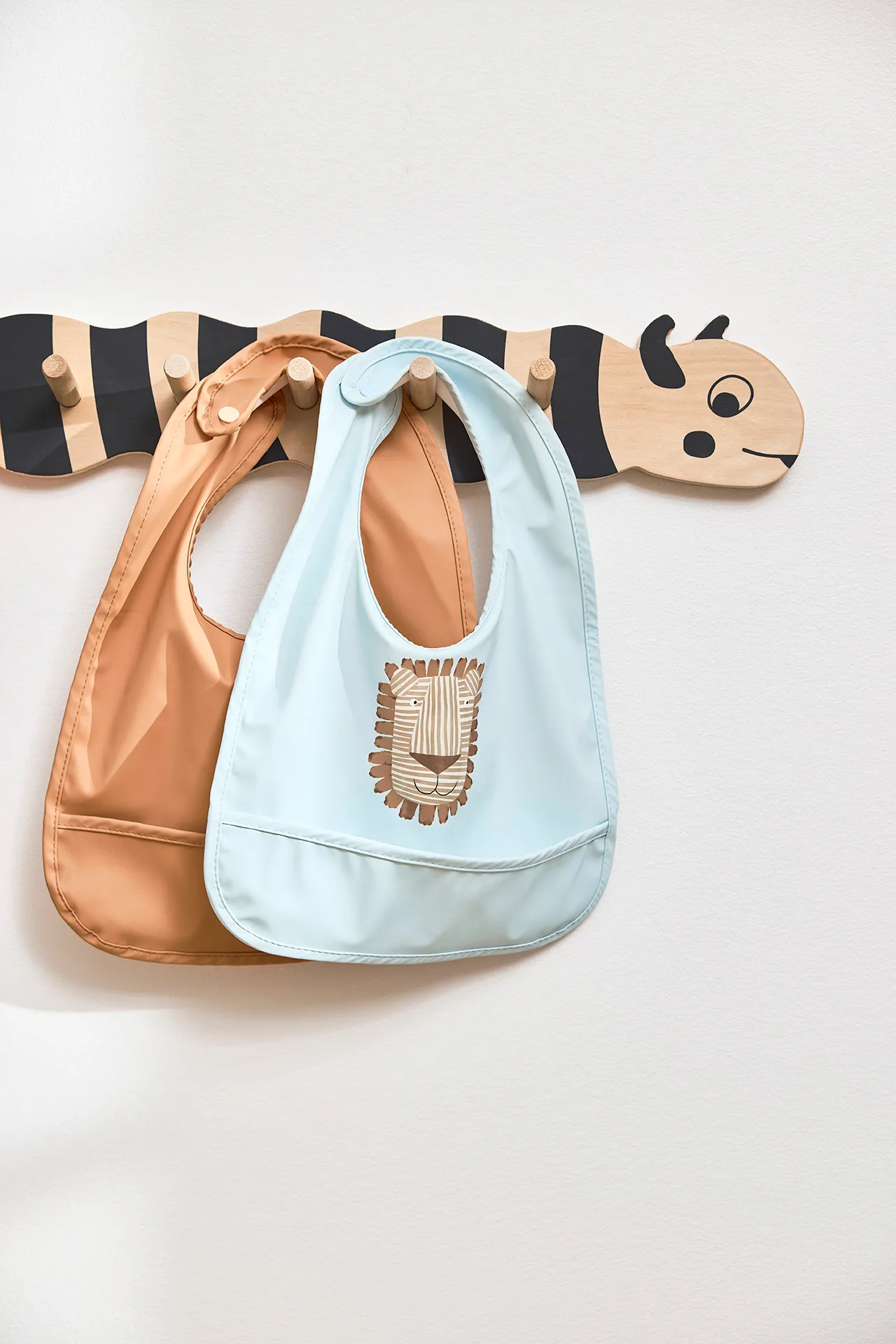 Lobo Lion bib 2 parts, Caramel-ice Blue OYOY