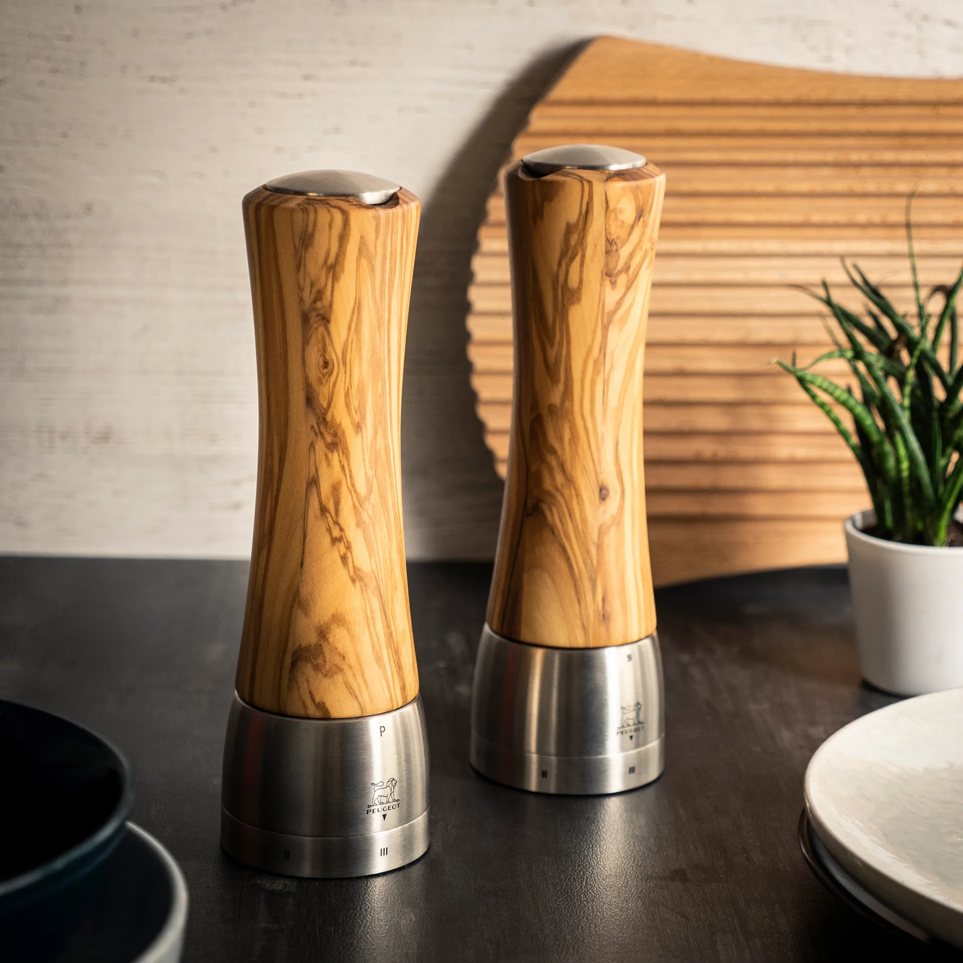 Madras Z salt grinder 21 cm, Olive wood-stainless steel Peugeot