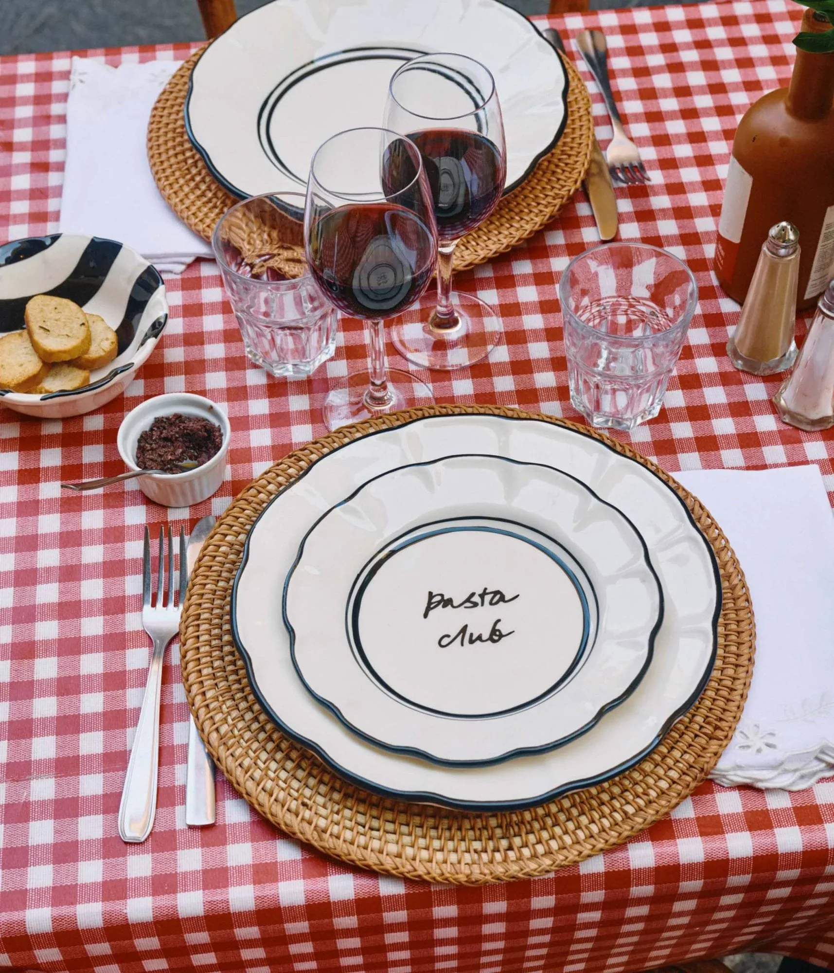 Bistro salad plate, Black, 21.5 cm Pick a Poppy