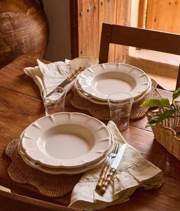 Everyday Charm plate - Off-white, 27 cm - Pick a Poppy