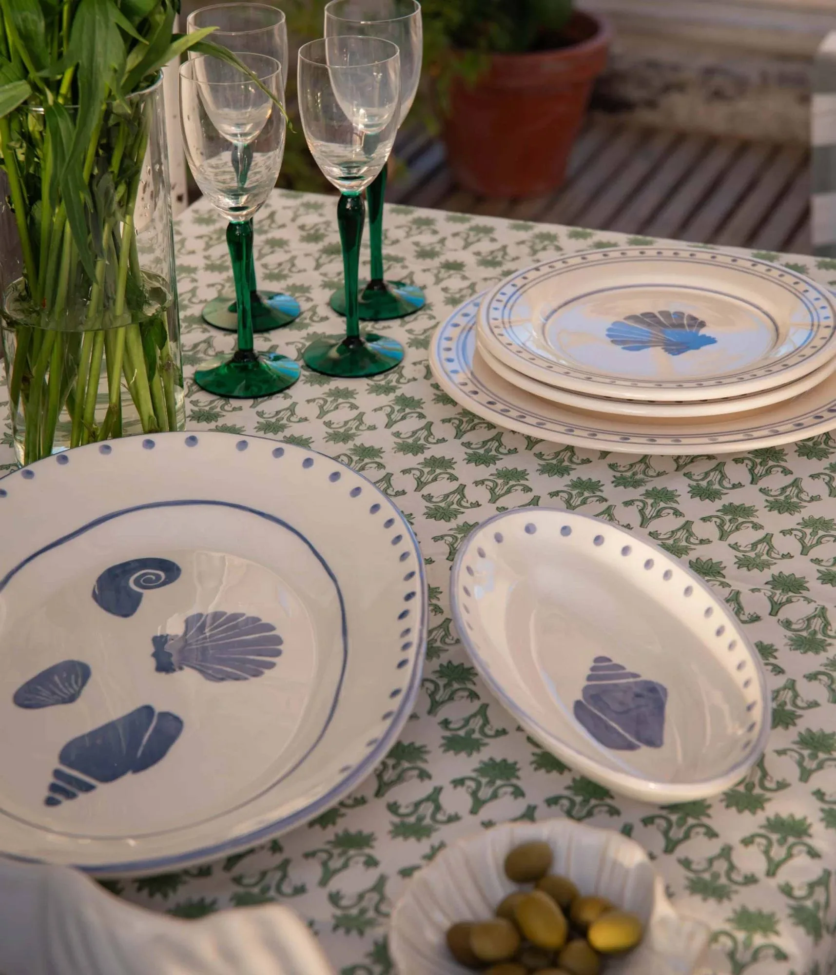 Lily tablecloth, Green, 350x150 cm Pick a Poppy