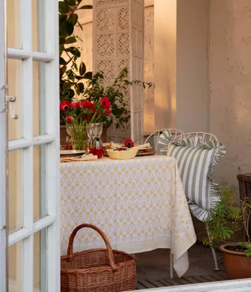 Lily tablecloth - Yellow, 350x150 cm - Pick a Poppy