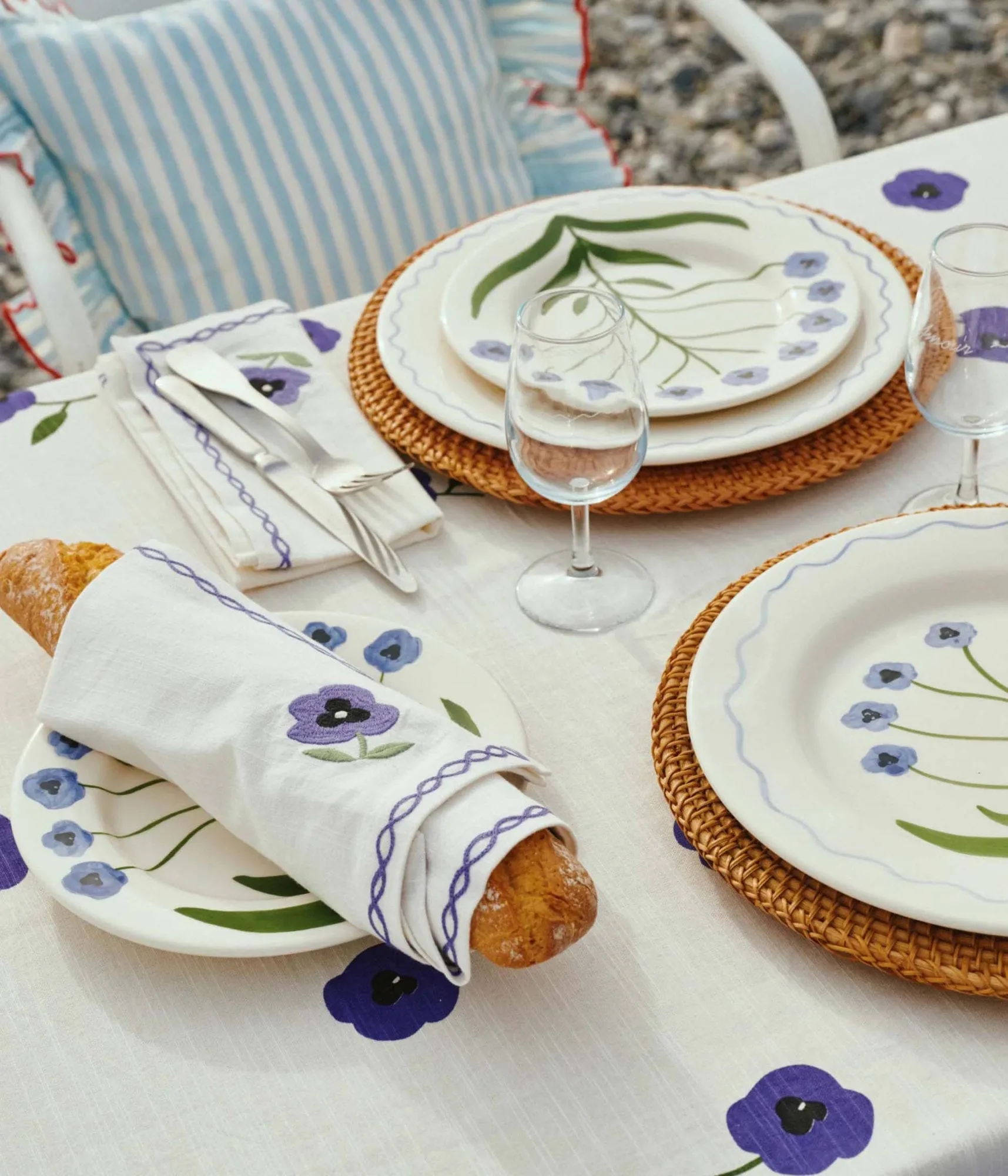 Madelen Möllard Pansy salad plate, Blue, 22 cm Pick a Poppy