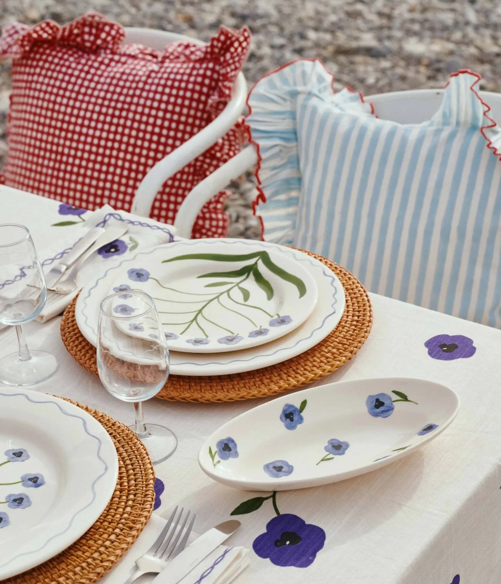 Madelen Möllard Pansy serving platter, Blue, Small, 22.5 cm Pick a Poppy