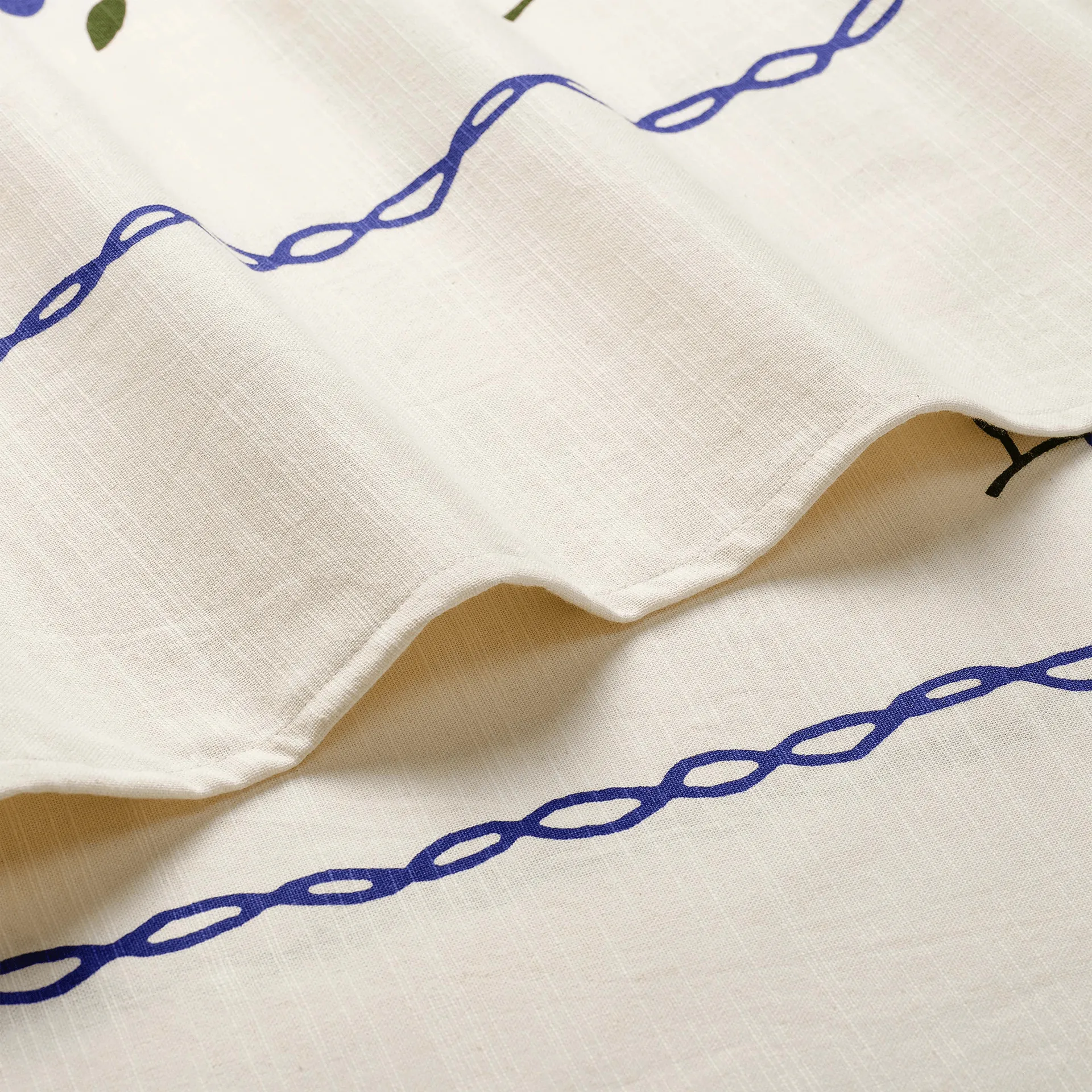 Madelen Möllard Pansy tablecloth, Blue 250x150 cm Pick a Poppy
