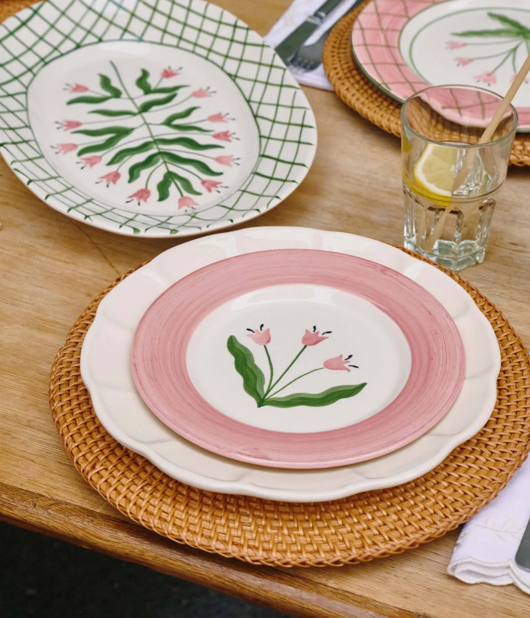 Madelen Möllard Tulip salad plate, Pink, 22 cm Pick a Poppy