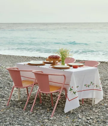 Wild Strawberry tablecloth - Red, 350x150 cm - Pick a Poppy
