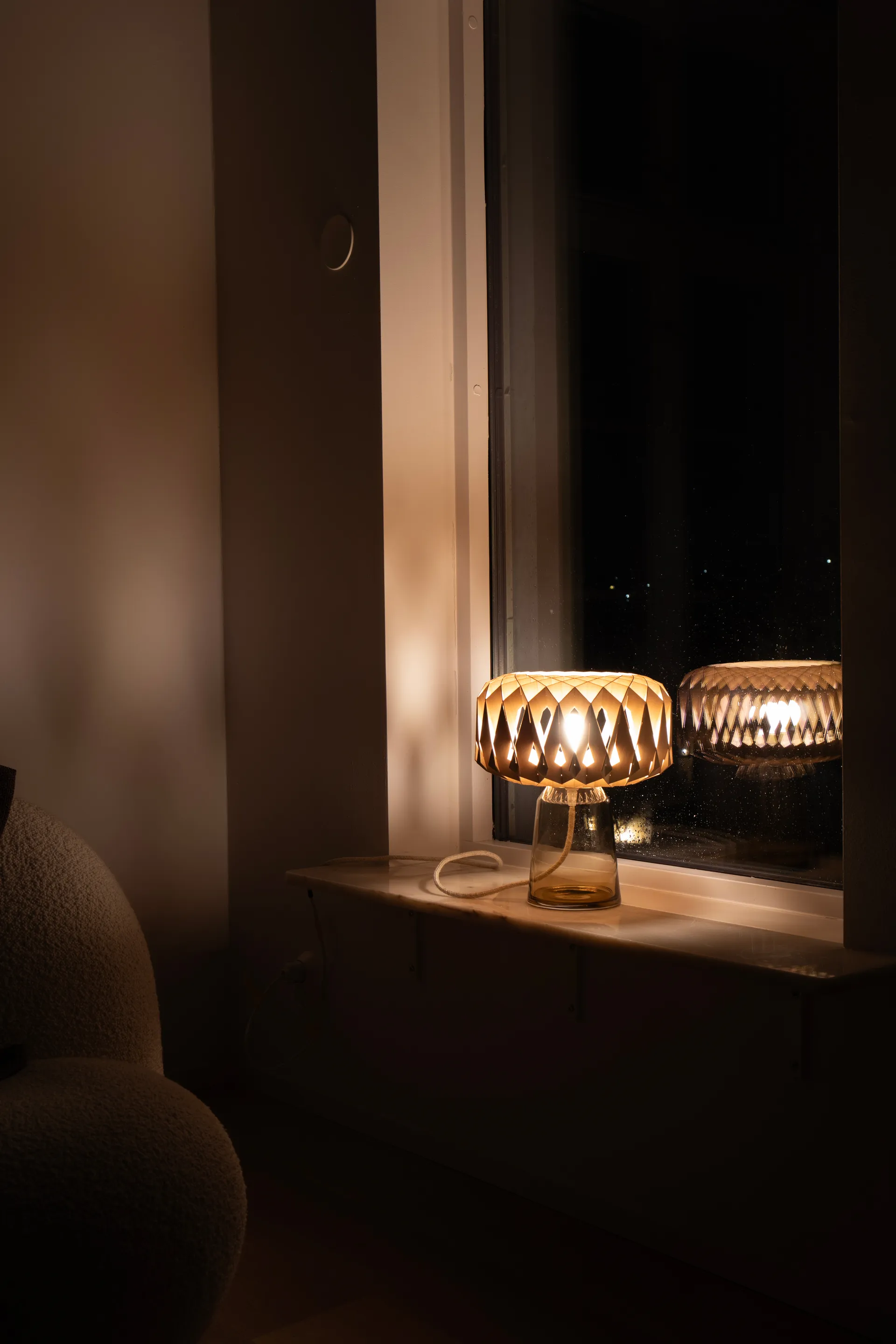 Signature 25 table lamp, Amber-birch, Ø28x34 cm Pilke
