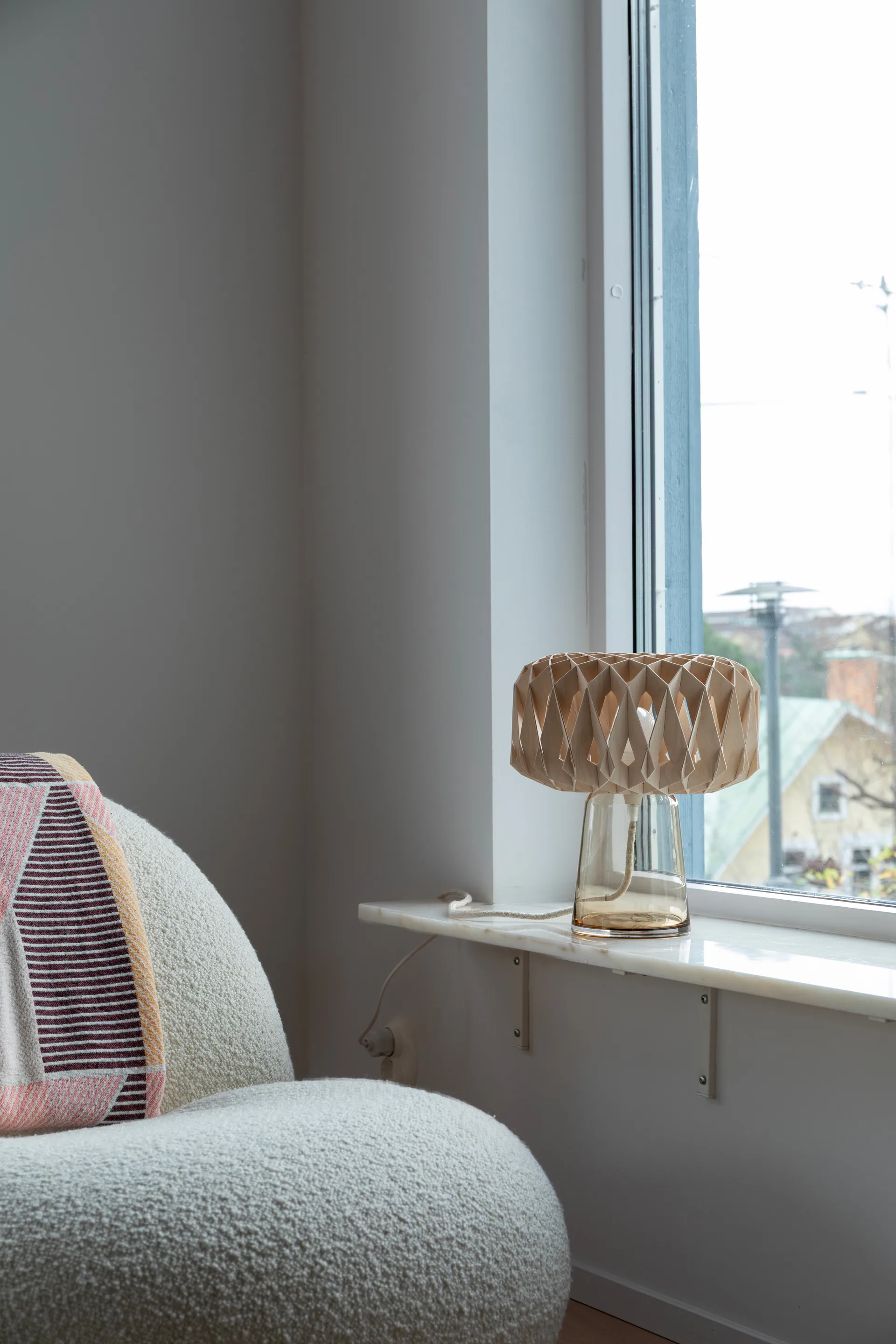 Signature 25 table lamp, Amber-birch, Ø28x34 cm Pilke