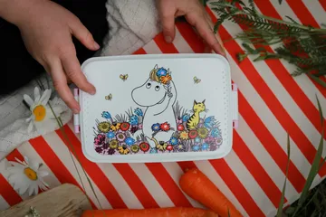 Moomin Meadow lunch box 12x18.5 cm - Purple-pink - Rätt Start
